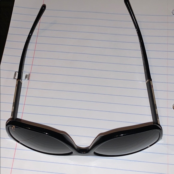 Burberry sunglasses - Picture 6 of 8